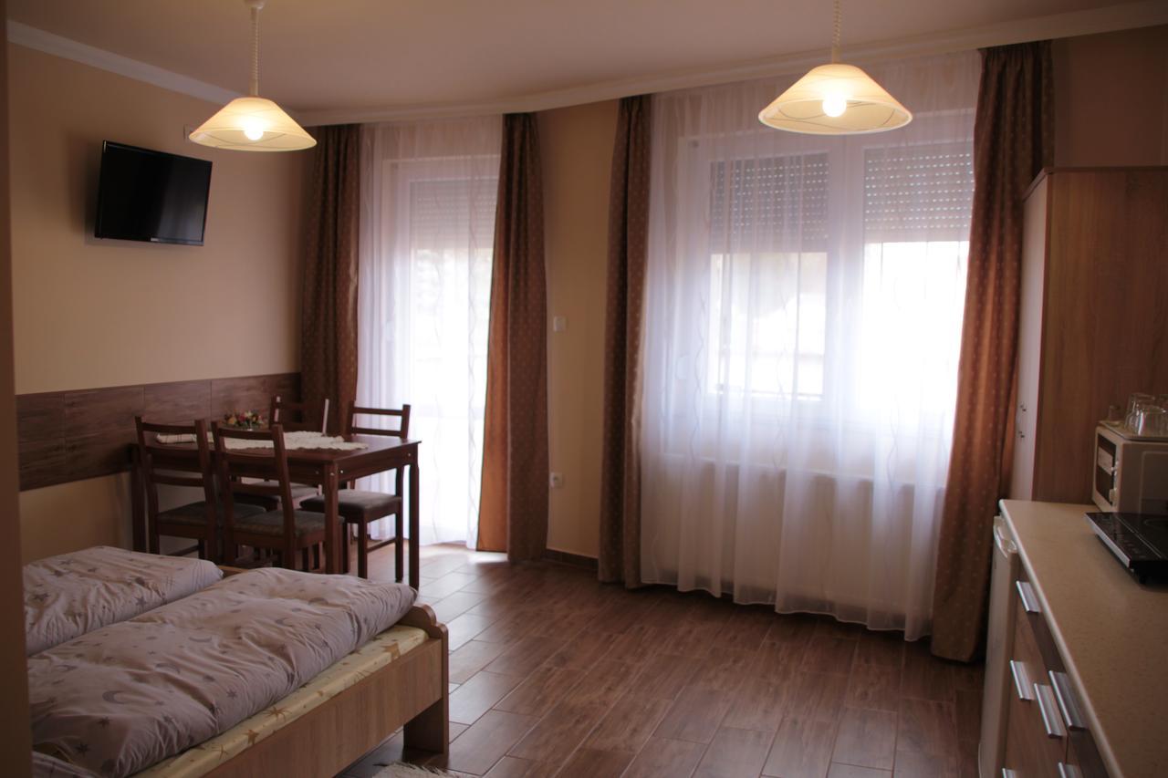 Imola Es Andrea Apartmanhaz 2 Hajduszoboszlo Exterior photo