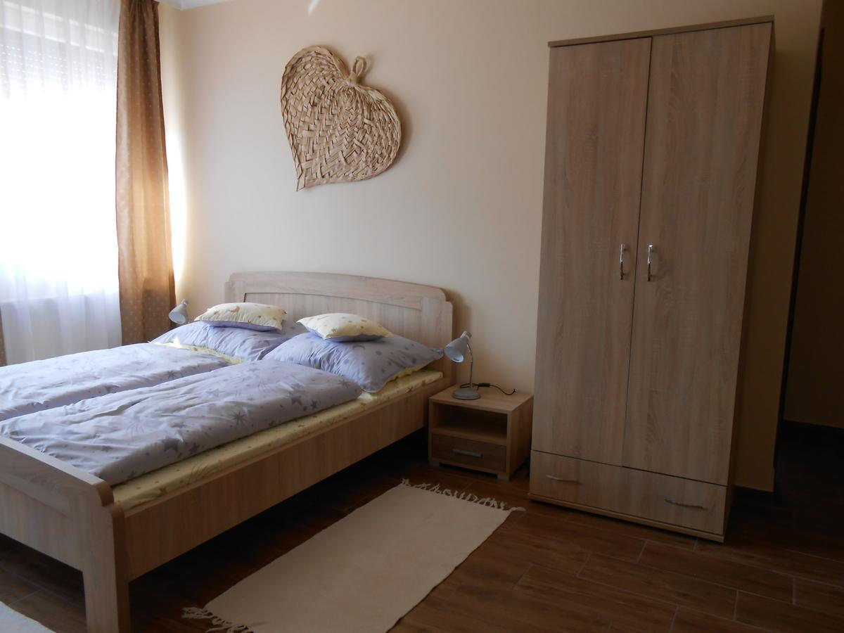 Imola Es Andrea Apartmanhaz 2 Hajduszoboszlo Exterior photo