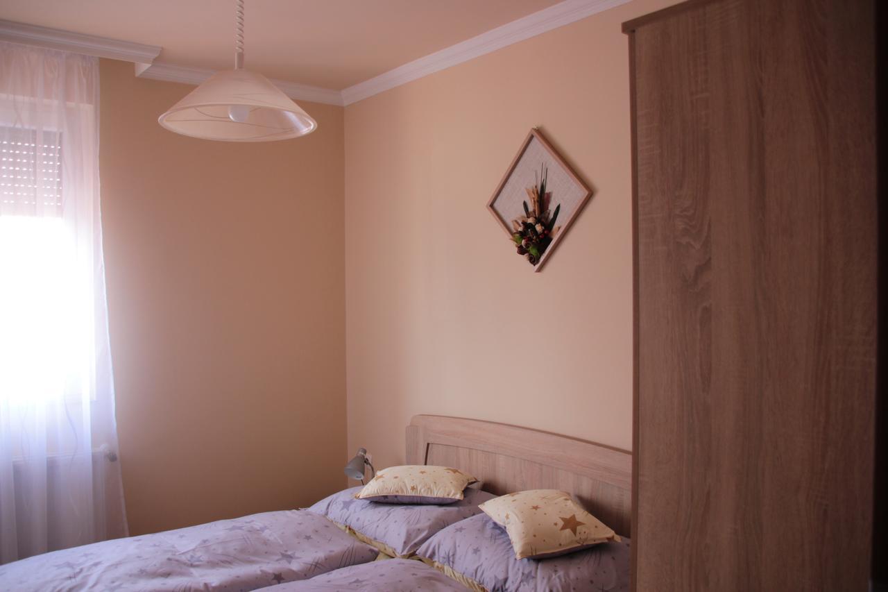 Imola Es Andrea Apartmanhaz 2 Hajduszoboszlo Exterior photo