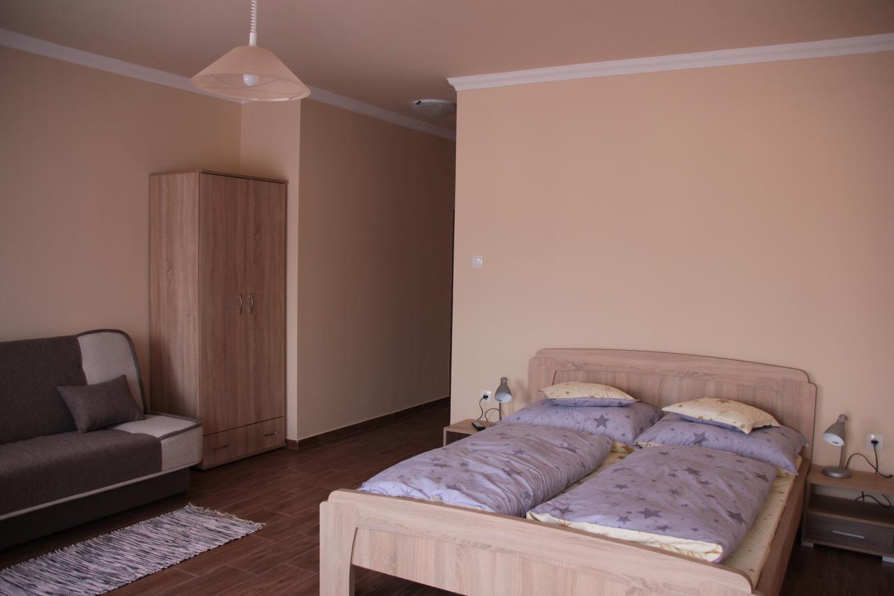 Imola Es Andrea Apartmanhaz 2 Hajduszoboszlo Exterior photo