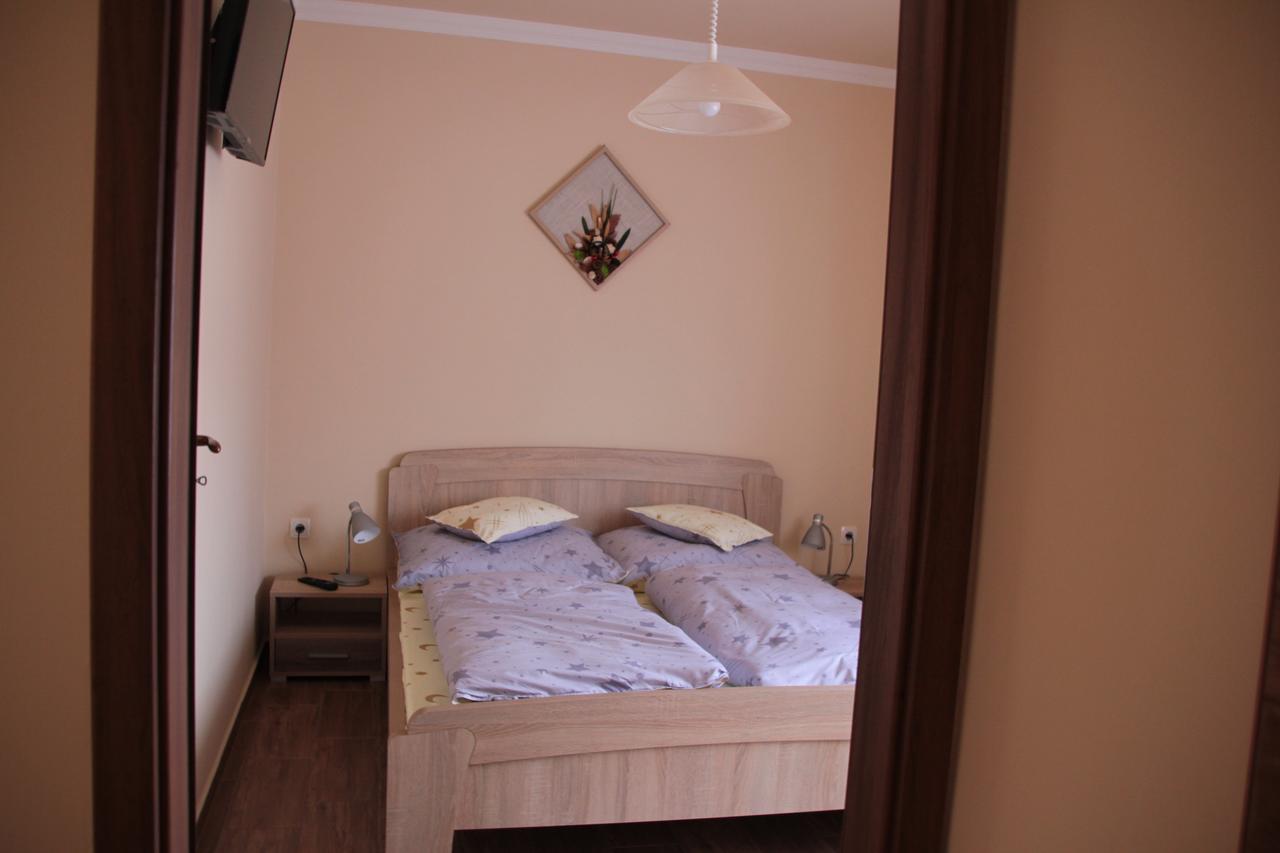 Imola Es Andrea Apartmanhaz 2 Hajduszoboszlo Exterior photo