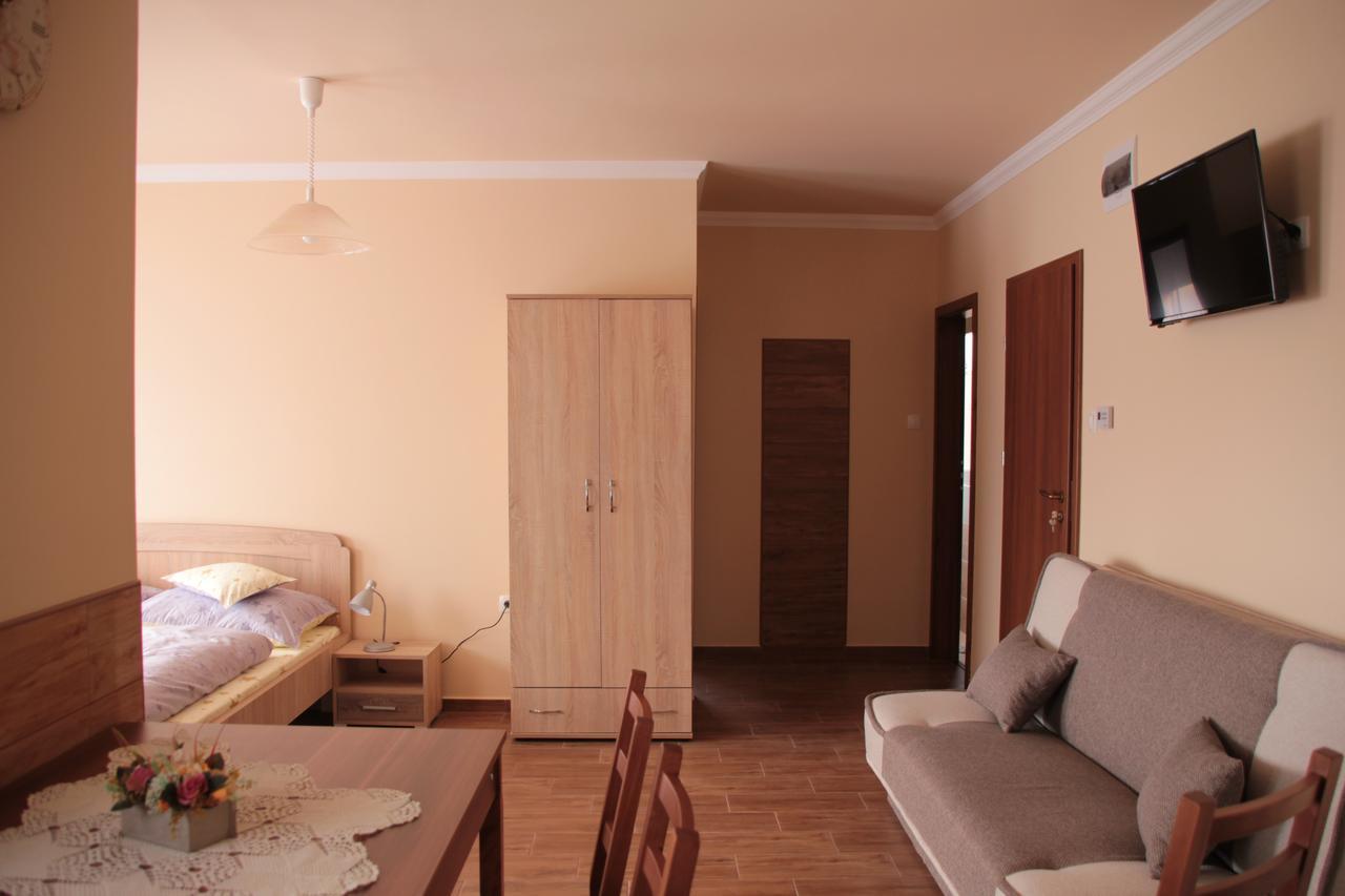Imola Es Andrea Apartmanhaz 2 Hajduszoboszlo Exterior photo