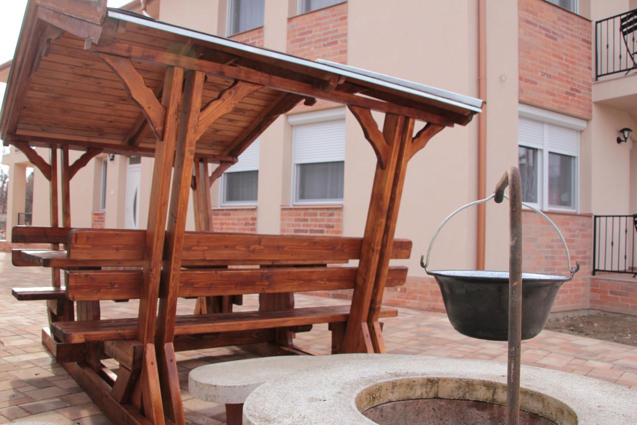 Imola Es Andrea Apartmanhaz 2 Hajduszoboszlo Exterior photo