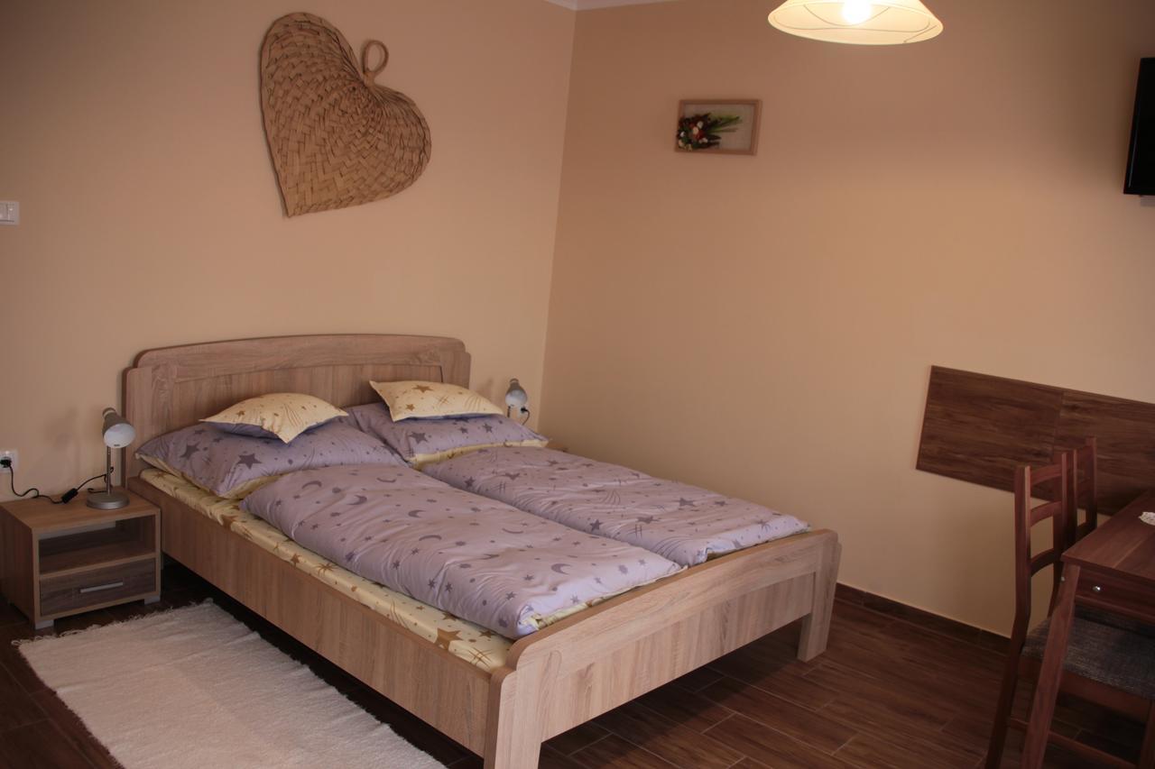 Imola Es Andrea Apartmanhaz 2 Hajduszoboszlo Exterior photo